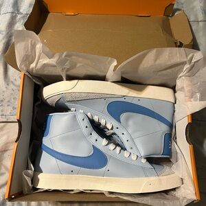 Men’s Nike Blazer Mid ‘77 Vintage Baby Blue Sneakers. Brand New and Never Worn.